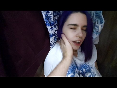 ❤️ Aimsíodh mo SIS sa closet agus chabhraigh sí cum ❤️❌ Super sex linn ❌